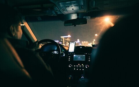 Interior of a taxi using a platform app (photo is illustrative).