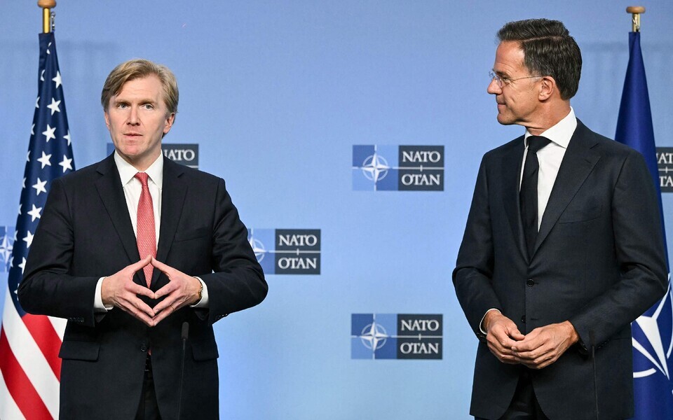 USA kaitseministeeriumi poliitikadirektor  Elbridge Colby kohtus augustis NATO peakorteris alliansi peasekret&auml;ri Mark Ruttega (paremal).
