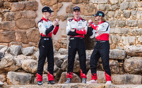 Sami Pajari (vasakult), Elfyn Evans ja Oliver Solberg