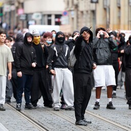 Prantsusmaa võimud pidasid õpilasprotestidel kinni ligi 2000 inimest