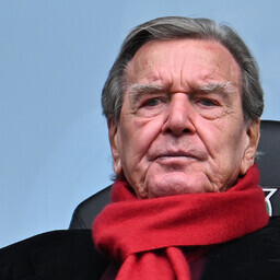 Meedia: Gerhard Schröder naaseb Vene ärimaailma