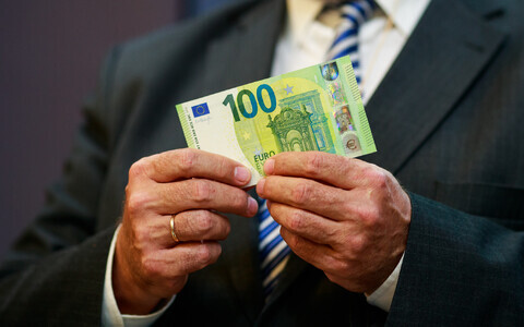 A €100 bill.