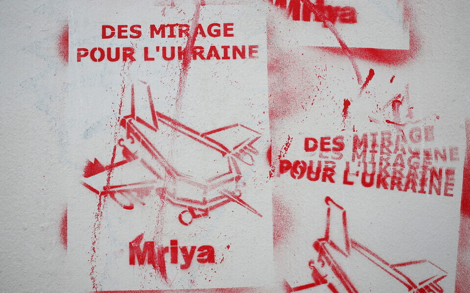 H&auml;vitajate Mirage Ukrainale andmist toetav graffity Pariisis.