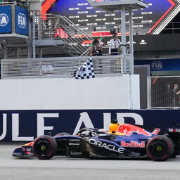 Verstappen tõi Sepangis vihma kiuste Red Bullile hooaja avavõidu