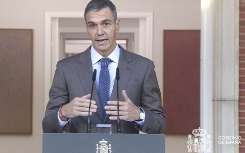 Hispaania peaminister Pedro Sanchez erakorralisi valimis v&auml;lja kuulutamas.
