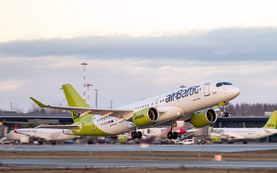 Самолет AirBaltic.