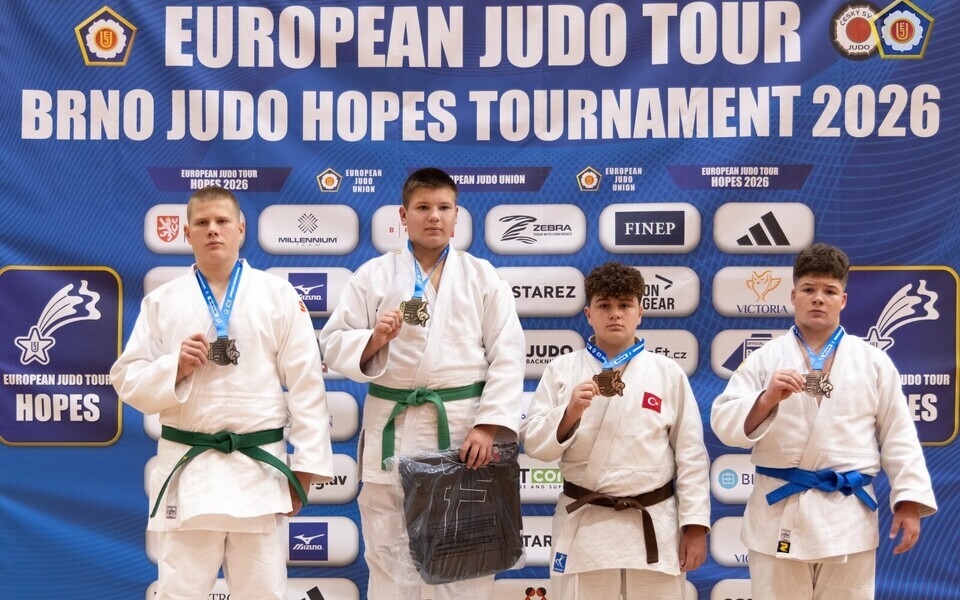 Joosep Saaremets vasakul