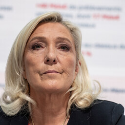 Le Pen hoiatas maksejõuetuse eest ja lubas kärpeid