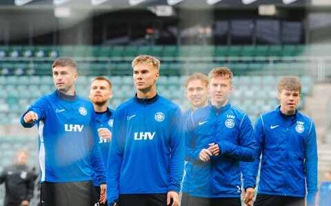 Eesti jalgpallikoondislased mängueelsel treeningul