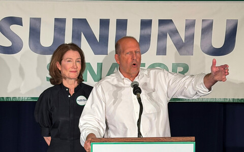 John E. Sununu k&otilde;net pidamas