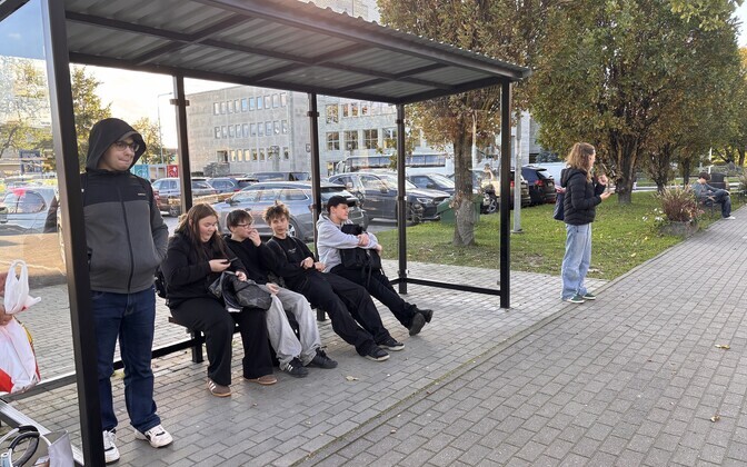 Paide gümnaasiumis õpib 44 Paide valla last, kellest peaaegu pooltel on probleeme kooli või koju saamisega.