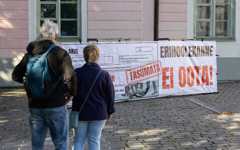 Specialized care funding protest on Toompea Hill.