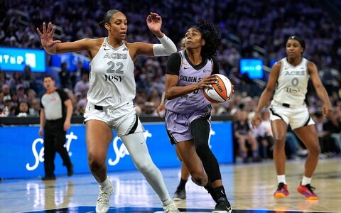 Tiffany Hayes (palliga) läbimurdel A'ja Wilsoni vastu