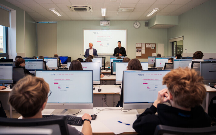 A group of students taking part in the e-calculation at Võru High School.