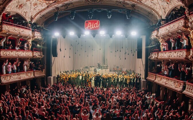 Estonian conductor Kristjan Järvi onstage with British pop star Calum Scott, German rapper Kontra K, musicians from Nordic Pulse and the Lufthansa Orchestra in Hamburg. October 2026.