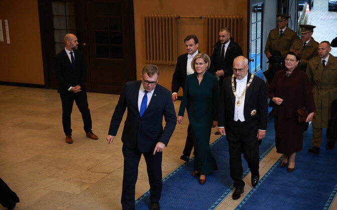 Ülle Madise saabus riigikogusse, et võtta Alar Kariselt presidendiamet üle