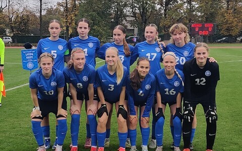 Eesti neidude U-17 jalgpallikoondise algkoosseis kohtumises Leeduga