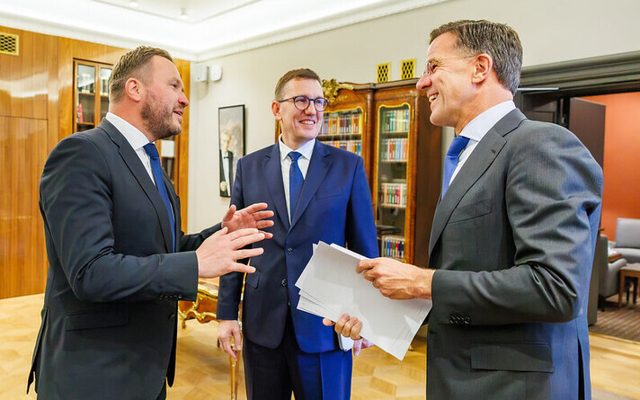 Minister of Foreign Affairs Margus Tsahkna (left) chatting to NATO Secretary General Mark Rutte while Prime Minister Kristen Michal looks on, Wednesday, October 14, 2026.