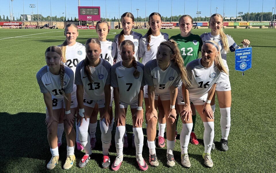 Neidude U-15 koondise koosseis kohtumises F&auml;&auml;ri saartega.