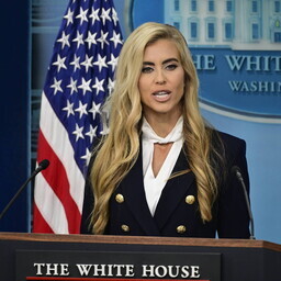 Meedia: Trumpi uus pressiesindaja lasti ametist lahti