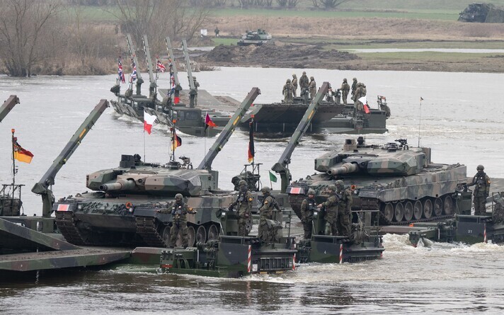 Немецкие и британские военные на совместных учениях в Польше  в 2024 году.