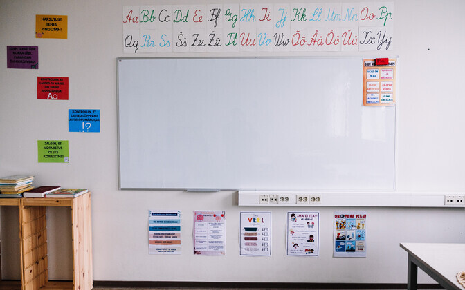 Nearly third of teachers at schools transitioning to Estonian unqualified