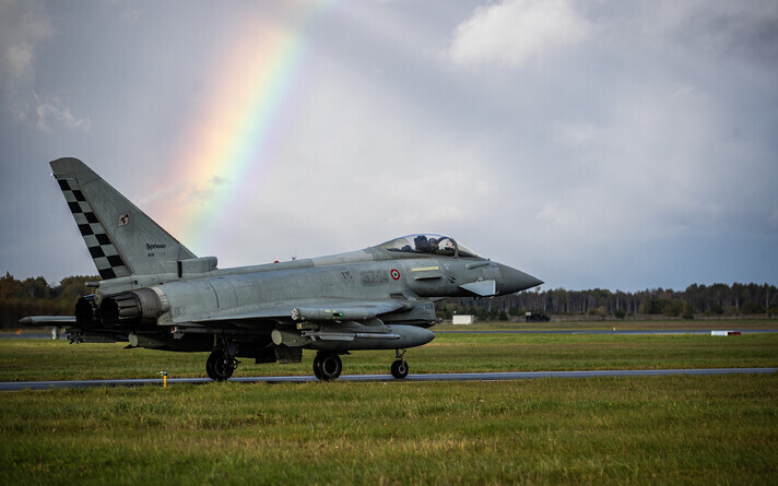 Истребитель Eurofighter Typhoon.