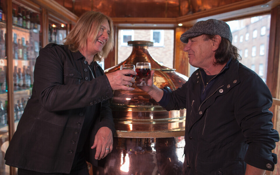 Brian Johnson: elu turneel. Joe Elliott