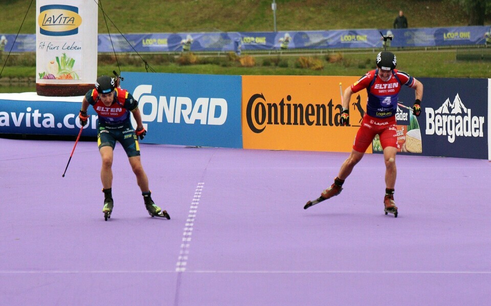 Martin Ponsiluoma (vasakul) oli fotofini&scaron;is Johan-Olav Botnist kiirem