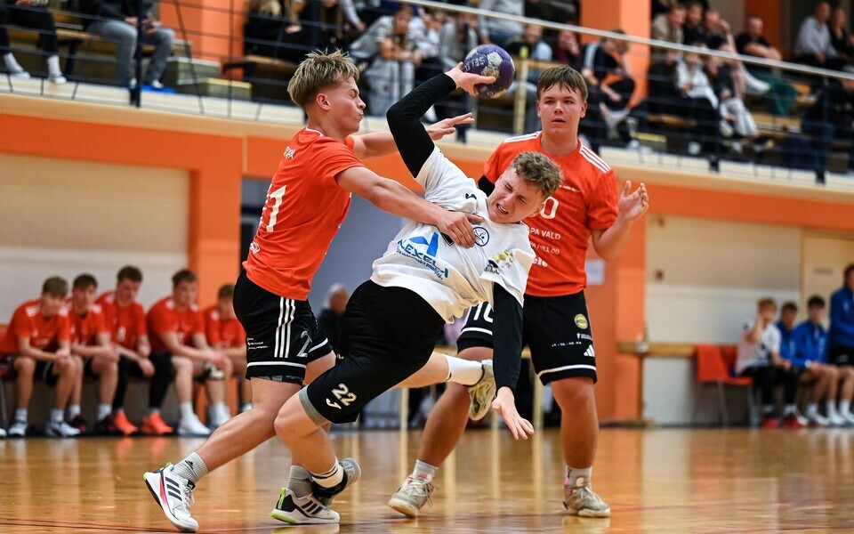 HC Viimsi (valges) ja SK Tapa (oranžis)