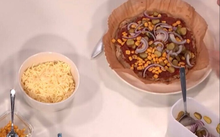 Пицца из пельменей.