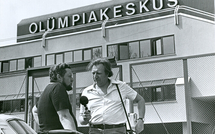 Leho Männiksoo 1980. aastal Sulev Roosmaad intervjueerimas.