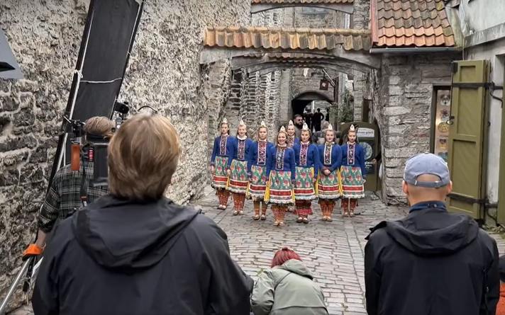 Soveldajad tantsuklippi filmimas