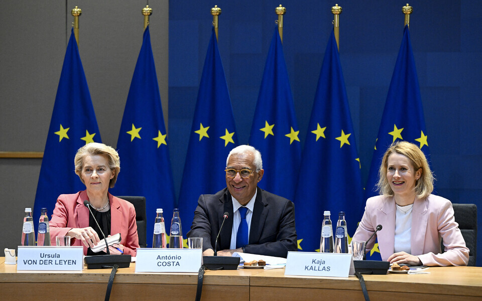 Euroopa Komisjoni president Ursula von der Leyen, Euroopa &Uuml;lemkogu alaline eesistuja Antonio Costa ja EL-i v&auml;lispoliitikajuht Kaja Kallas.