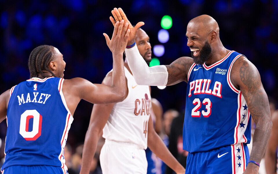Tyrese Maxey ja LeBron James