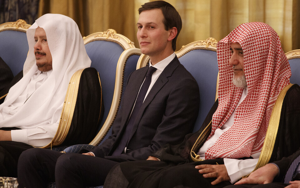Jared Kushner USA presidendi n&otilde;unikuna 2017. aasta mais Saudi Araabia kuningapalees toimunud tseremoonial.