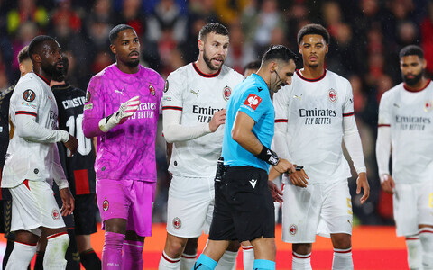 AC Milan jäi neljapäevases Euroopa liiga mängus Bournemouthi vastu kümnekesi juba 27. minutil, kui väravavaht Mike Maignan sai punase kaardi