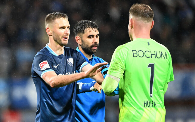 Karol Mets ja Bochumi väravavaht Timo Horn