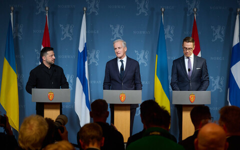 Ukraina president Volod&otilde;m&otilde;r Zelenski, Norra peaminister Jonas Gahr St&oslash;re ja Soome president Alexander Stubb eelmisel n&auml;dalal Oslos toimunud kohtumise j&auml;rel antud pressikonverentsil.