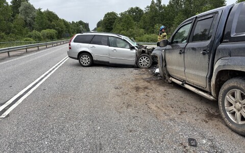 Raskesse liiklus&otilde;nnetusse sattunud autod.