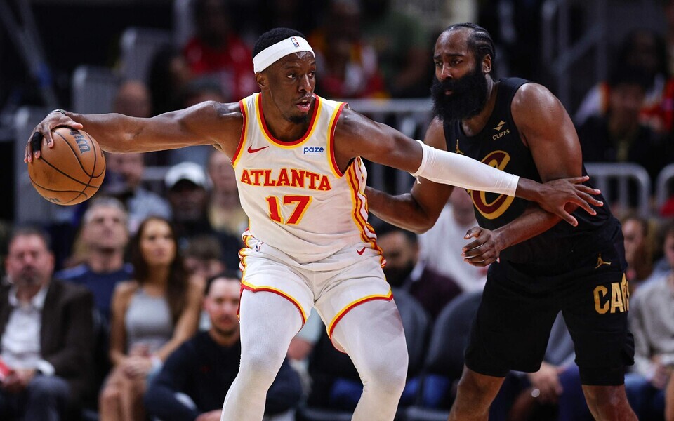 Onyeka Okongwu ja James Harden.